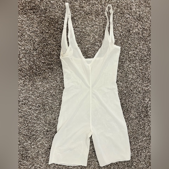 Skims - Picture 2 of 8